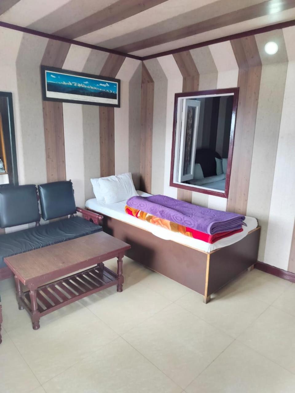 Hotel Surya Lake View Nainital Exteriér fotografie